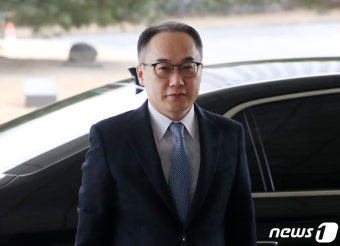 출근하는 이원석 검찰총장