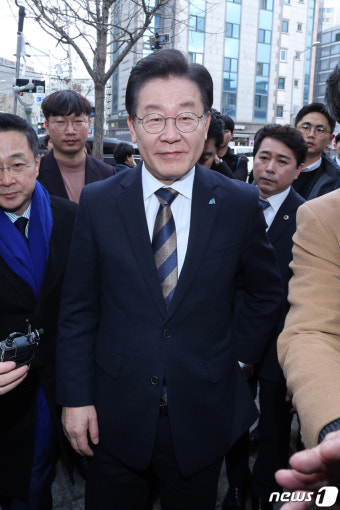 이재명 대표, 난방비 지원 경로당 현장방문