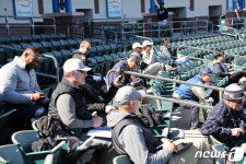 야구 대표팀 경기 지켜보는 MLB 스카우터들