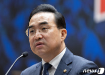 발언하는 박홍근 원내대표