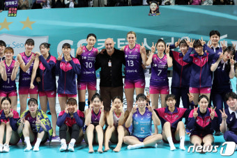 아본단자 감독과 재회한 김연경 