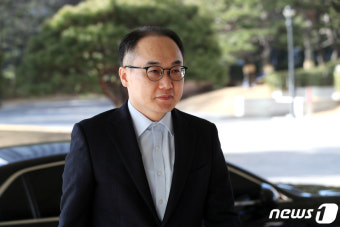 출근하는 이원석 검찰총장