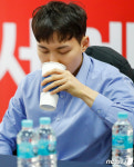 경기 준비하는 박정환 9단
