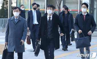 '이수만, SM 상대로 낸 가처분 신청 첫 심문기일'
