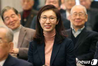 노소영 관장 '노태우 센터 설립에 미소'
