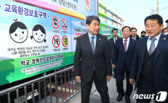 대전 도마초등학교 통학로 점검하는 이주호 부총리