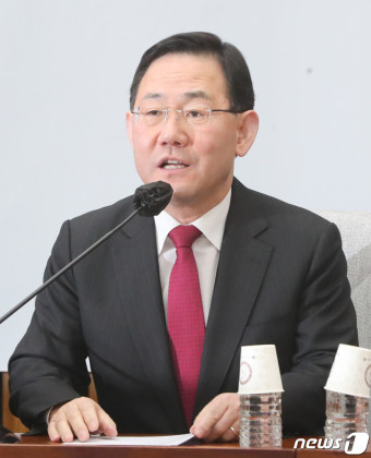 원내대책회의 발언하는 주호영 원내대표