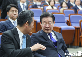 이재명·정청래 '의총 대화'