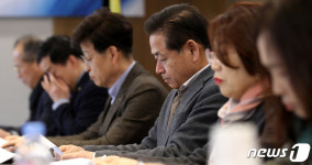 학교장 봉급 동결조치 관련 성명서 발표한 초등학교 교장들