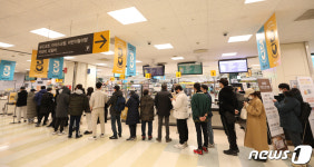 위스키 향한 대기줄