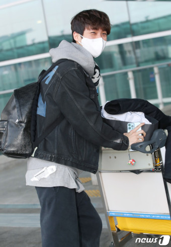 [뉴스1 ]전종서, 남친 이충현 감독과 시간차 출국…딱 걸렸어!