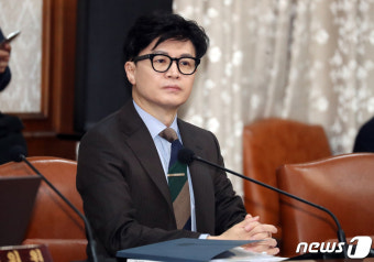 추경호 부총리 발언듣는 한동훈 장관