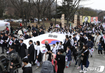 재현되는 독립만세운동