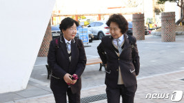 70대 여고생이랍니다…거창 아림고 시니어반 14명 입학