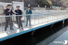 용연정수장 둘러보는 환경부장관