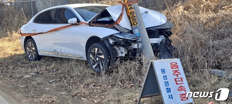 영등포구 공사 현장서 전신주 2개 쓰러져 정전 발생, 인명피해 없어