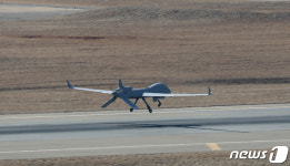 이륙하는 킬러드론 그레이이글