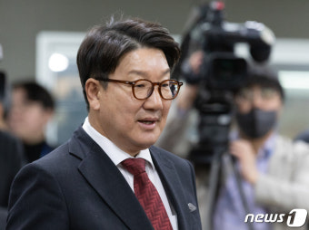 '급발진 의심' 아이 잃은 유가족 만난 권성동 