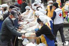 사랑 가득 담은 한 끼 식사
