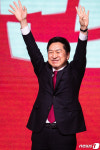 손 흔드는 김기현