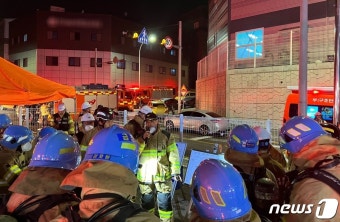 부산 기장군 전동킥보드 배터리창고서 불…4시간반만에 완진
