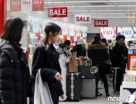 큰 손 중국인들이 돌아온다…활기 찾는 명동
