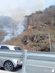 경남 하동군 화개면서 산불발생…산림당국 진화중