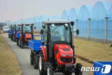 북한 김정은, 연포온실농장에 윤전기재·설비 선물로 보내