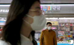 정말 일상회복…벗기 싫으면 쓰고 대중교통 마스크 해제 환영