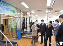 김해보훈요양원 둘러보는 박민식 보훈처장