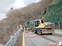 구례 성삼재 도로변 낙석사고…현장 복구 중