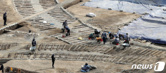 [뉴스1 PICK]조선왕실 흔적 뭉개고 일제가 만든 광화문 앞 철로…시민에 공개