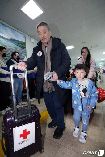 동해항 통해 영주귀국한 사할린동포들