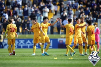 '팔로세비치 극장골' 서울, 제주 꺾고 선두 도약…광주는 인천 5-0 대파(종합)