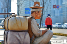 마스크 벗으니 시원하신가?