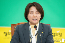 발언하는 이은주 정의당 원내대표