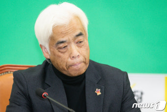 굳은 표정의 이종철 10·29 이태원참사 유가족협의회 대표