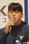 발언하는 윤영민