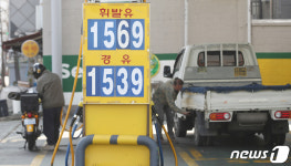 정부, 유류세 인하 연장 여부 검토