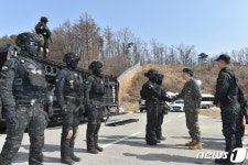 연합특수작전구성군사령 장병 격려하는 김승겸 합참의장