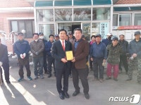 안원기 서산시의원, 인지면 야당2리 주민들로부터 감사패 받아