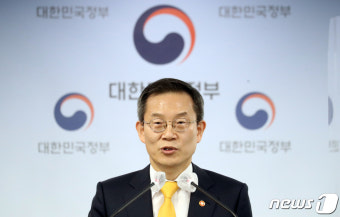 통신비 부담완화 관련 브리핑하는 이종호 장관