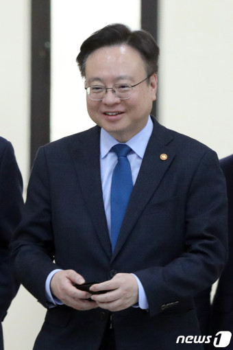 제1차 제약산업 육성·지원 위원회 참석하는 조규홍 장관