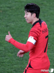 손흥민 '엄지척'