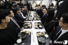 천원의 아침밥 학생식당 찾은 김기현 대표
