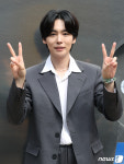 위너 김진우, 개구쟁이 브이
