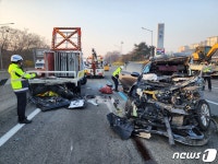 경부고속도 기흥휴게소 인근 추돌사고…3명 숨져
