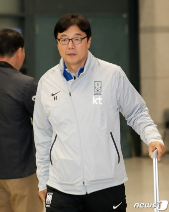 귀국하는 황선홍 감독