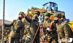 북한, 건설장에도 멸적의 투지 요구… 강 대 강 속 병진노선 지속