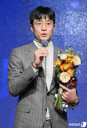 인기상 수상 소감 밝히는 허웅